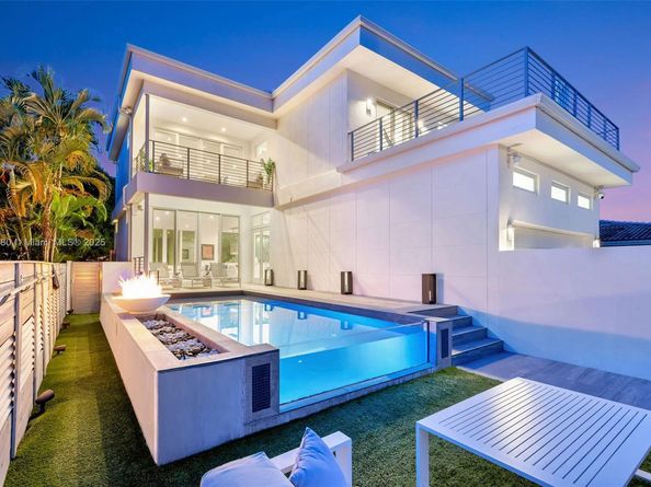 1243 Washington St, Hollywood FL 33019