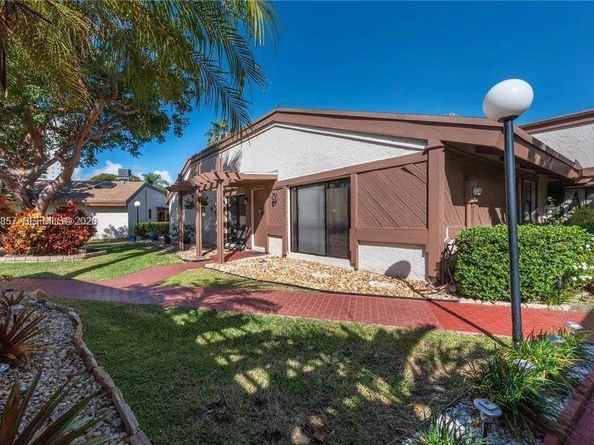 601 Leslie Dr 601, Hallandale Beach FL 33009