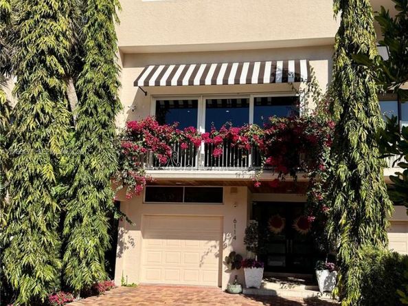 6114 Paradise Point Dr, Palmetto Bay FL 33157