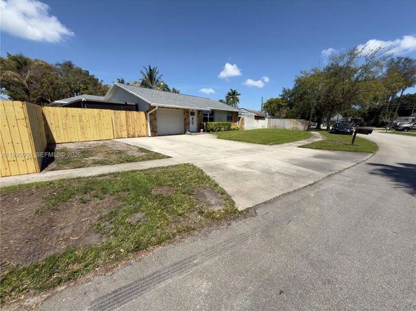 Undisclosed Address #A11990906, Davie FL 33314
