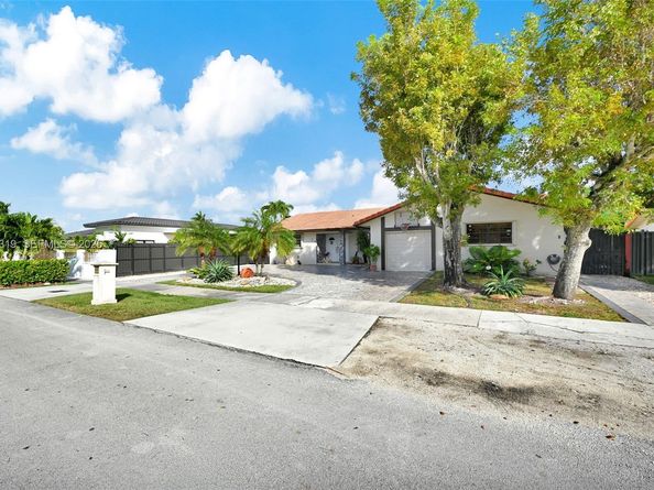 31 NW 133rd Pl, Miami FL 33182