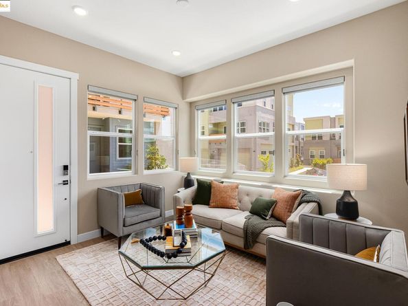 28942 Parkridge Loop 108, Hayward CA 94544