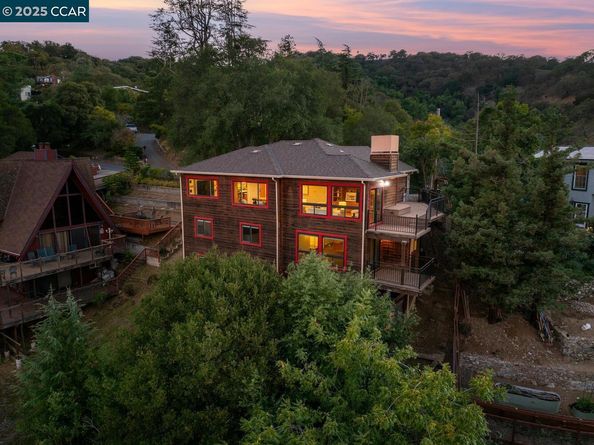 1087 Hillside Dr, Martinez CA 94553