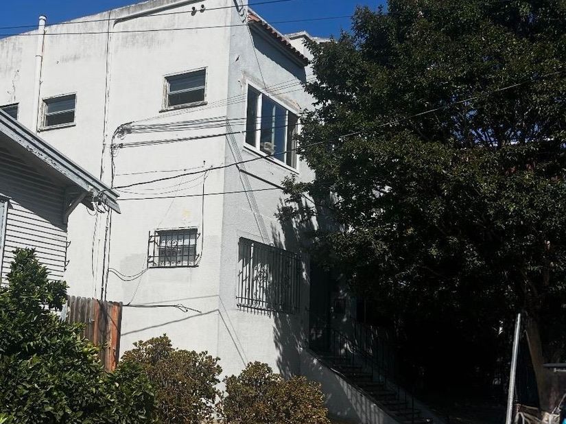2816 Foothill Blvd, Oakland CA 94601