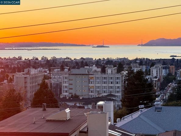 2 Panoramic Way 304, Berkeley CA 94704