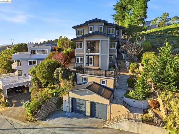 107 Dolphine Ave, El Granada CA 94018