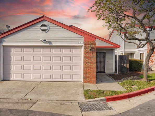 7 Town Square Pl, Oakland CA 94603