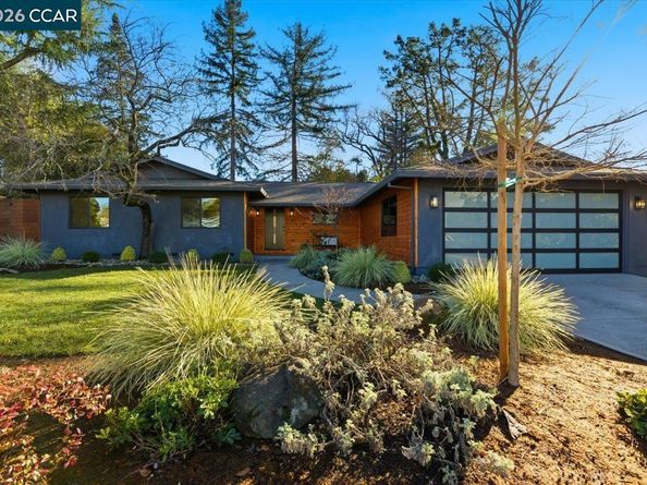 6 Sparrow Ct, Moraga CA 94556