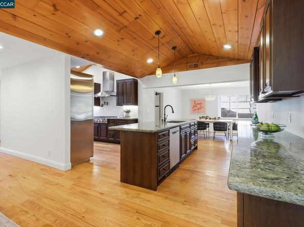 1124 Sanders Dr, Moraga CA 94556