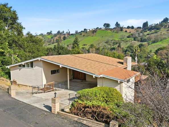 95 Mackie Dr, Martinez CA 94553