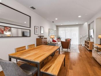 389 Basswood Cmn