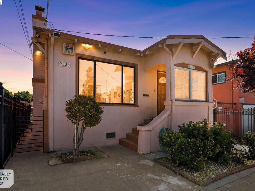 2328 Bartlett St, Oakland CA 94601
