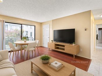 8 Commodore DR