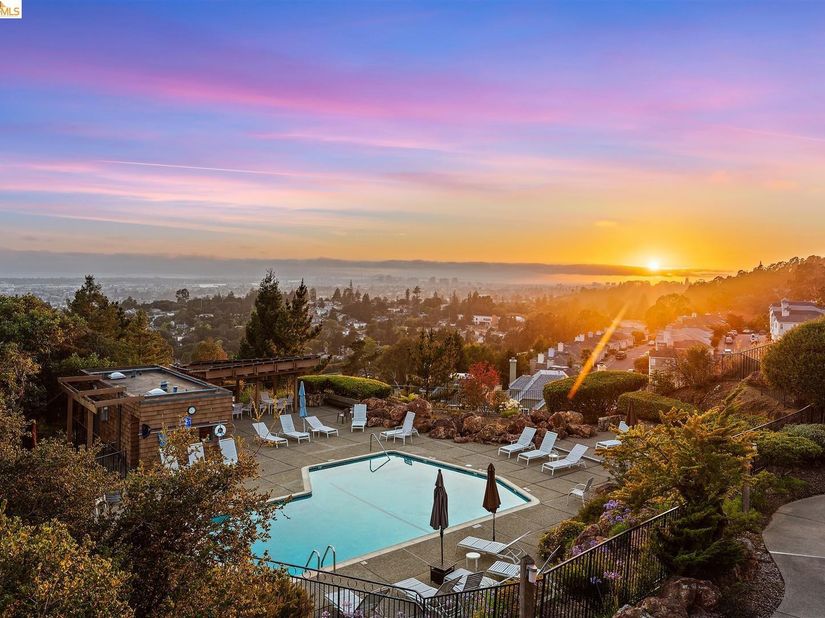 32 Sereno Circle, Oakland CA 94619