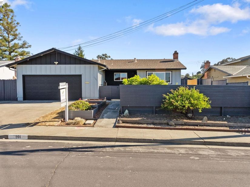 1201 Belfair Dr, Pinole CA 94564