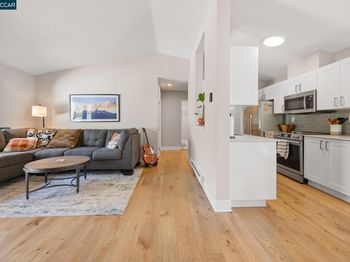 158 Bayside Court