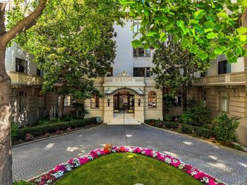200 Lakeside Dr