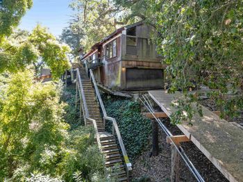 3391 Woodview Dr