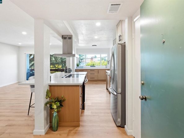 710 E 22nd 203, Oakland CA 94606