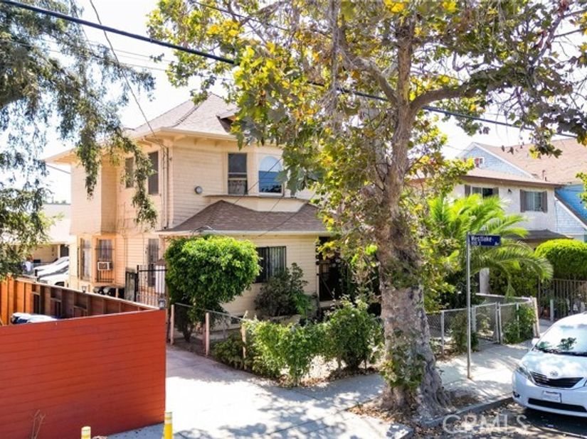 2006 12th, Los Angeles CA 90006