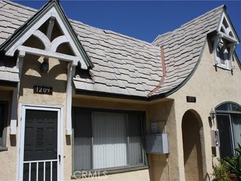 1209 Hyperion Avenue