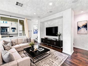 809 N Dalton