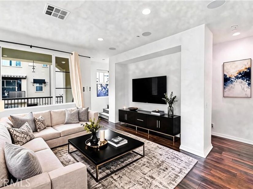 809 N Dalton 104, Azusa CA 91702