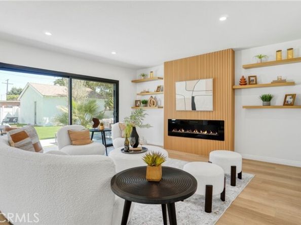 8400 Chimineas Avenue, Northridge (los Angeles) CA 91325