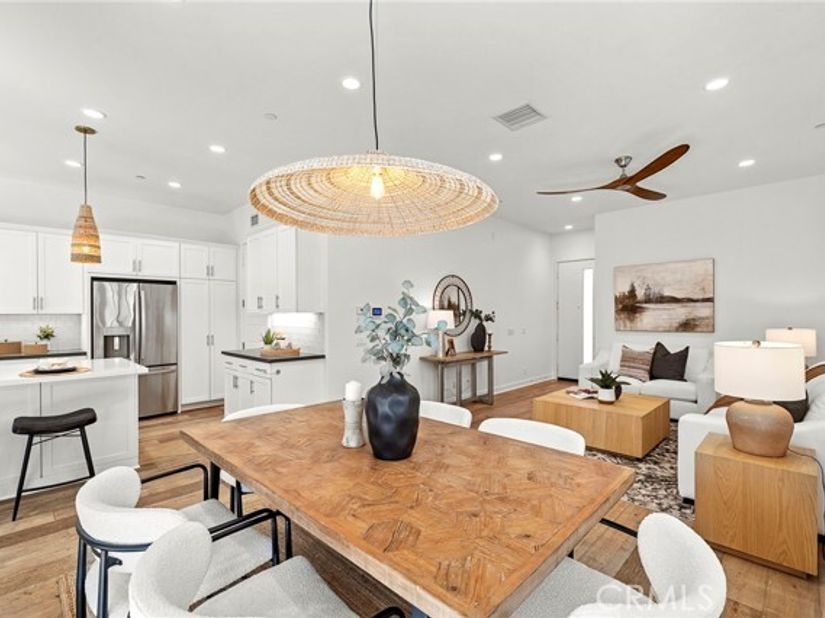 2111 Breakaway, Costa Mesa CA 92627