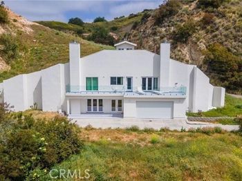 2411 N Topanga Canyon Boulevard