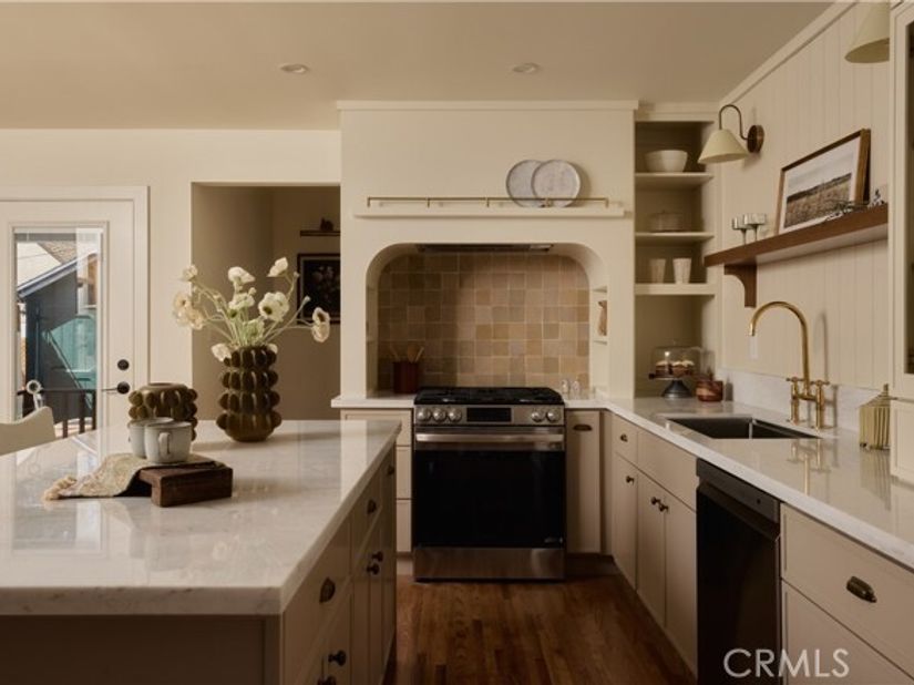 2019 Addison Way, Los Angeles CA 90041