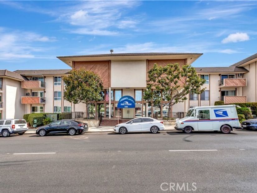 5585 E Pacific Coast HWY 342, Long Beach CA 90804