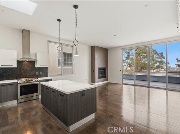 433 Pine 408, Long Beach CA 90802