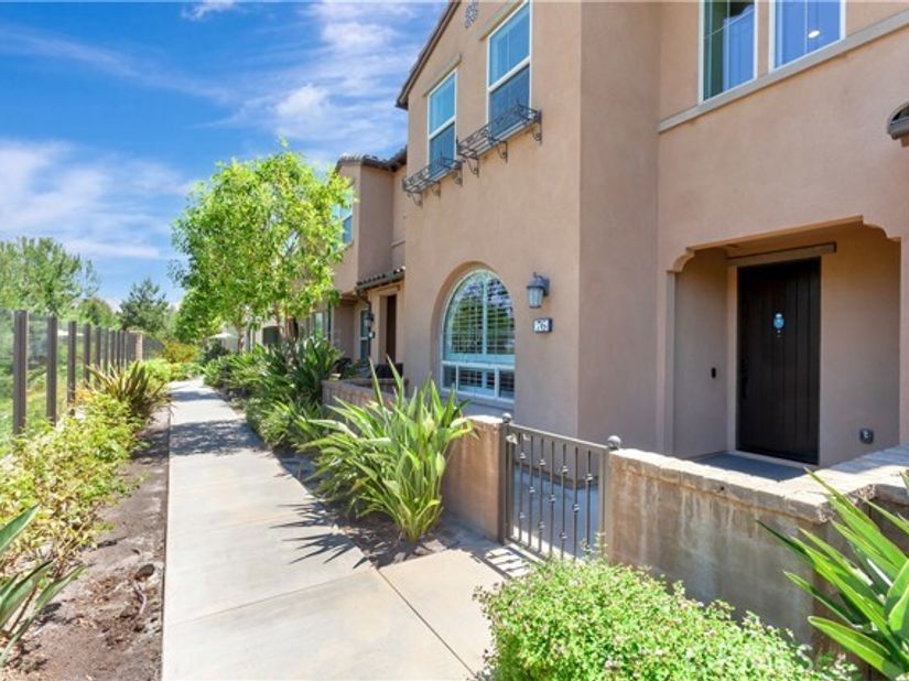 76 Finch, Lake Forest (el Toro) CA 92630