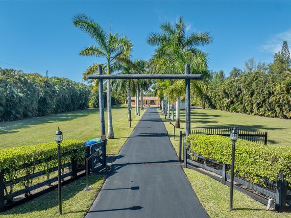 5161 Thoroughbred Ln, Southwest Ranches FL 33330