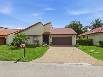 7040 Golf Pointe Circle