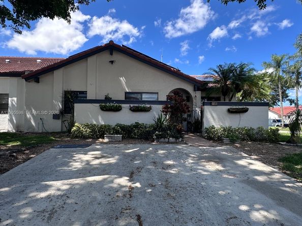 6633 NW 178th Terrace, Hialeah FL 33015