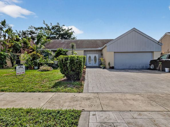 9240 S Cypress Cir, Miramar FL 33025