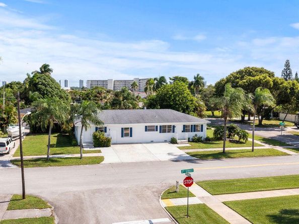 137 Hawthorne Drive, Lake Park FL 33403