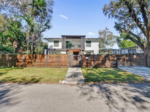 701 NE 164th St, Miami FL 33162