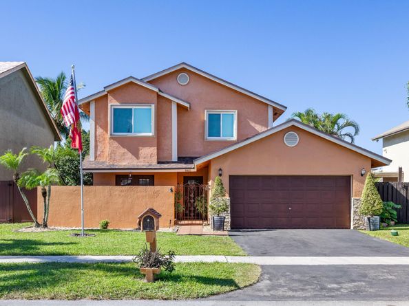 940 SW 96th Avenue, Pembroke Pines FL 33025