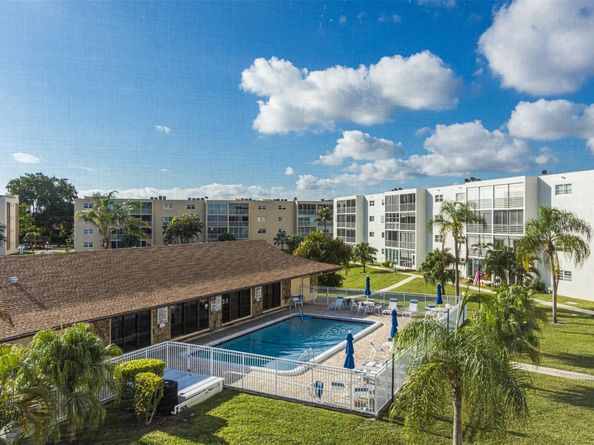 414 SE 10th St 302, Dania Beach FL 33004