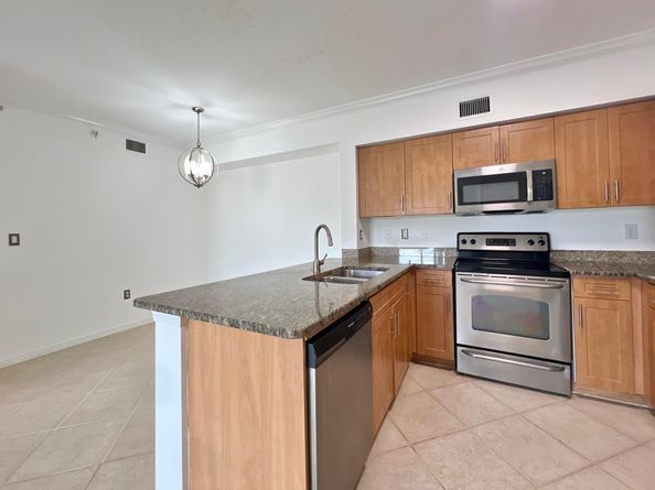 6450 Emerald Dunes Drive 301, West Palm Beach FL 33411