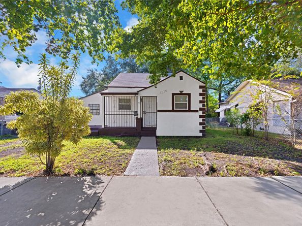 1114 NW 39th St, Miami FL 33127