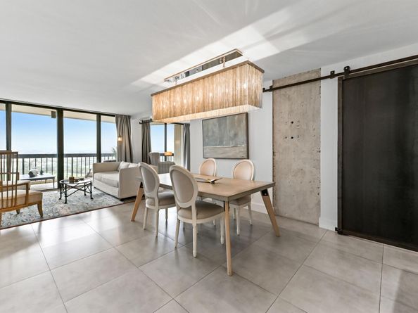 2425 Presidential Way 1806, West Palm Beach FL 33401