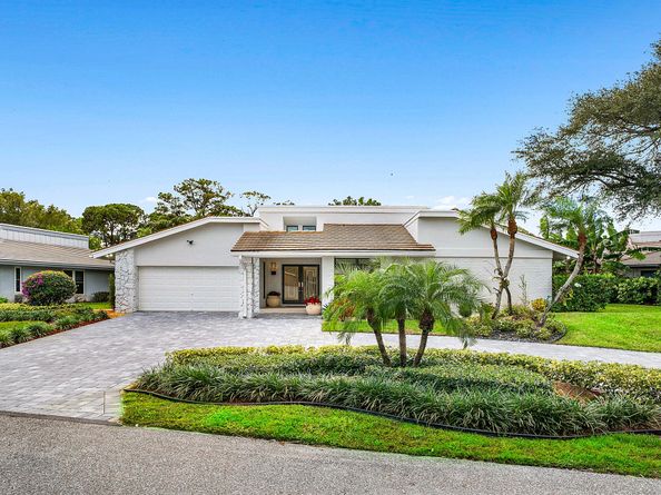 624 Lakewoode Circle W, Delray Beach FL 33445