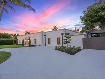 391 W Riverside Drive