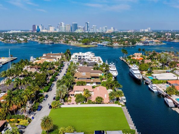 2455 Del Lago Dr, Fort Lauderdale FL 33316