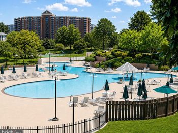309 Yoakum Parkway