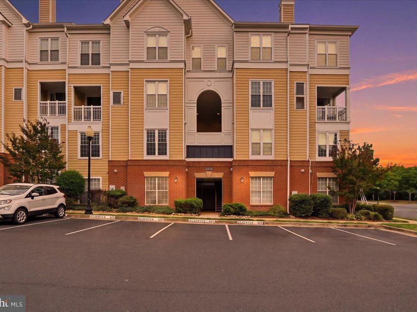 2111 Highcourt Lane 201, Herndon VA 20170